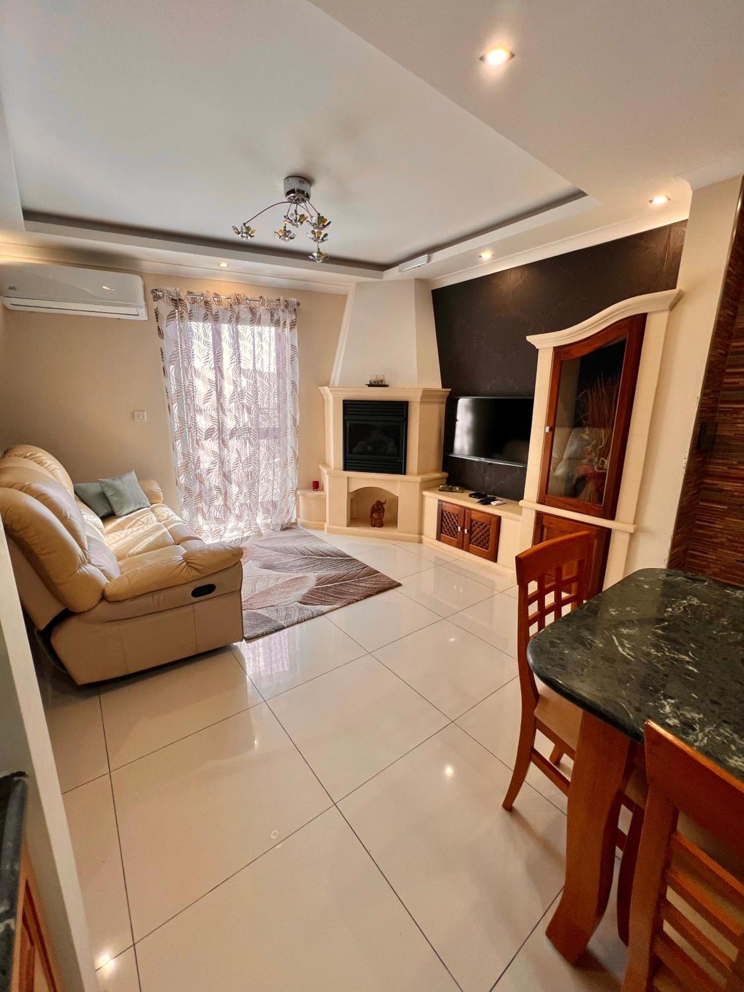 Thea Apartment *